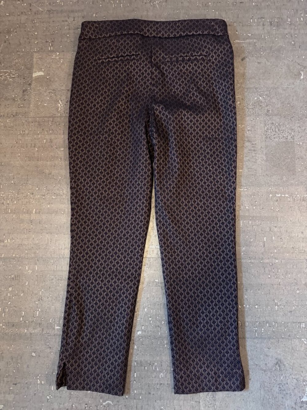 Chico's Geometric Print Pull On Cropped Tapered Pants Black Brown - Picture 2 of 2